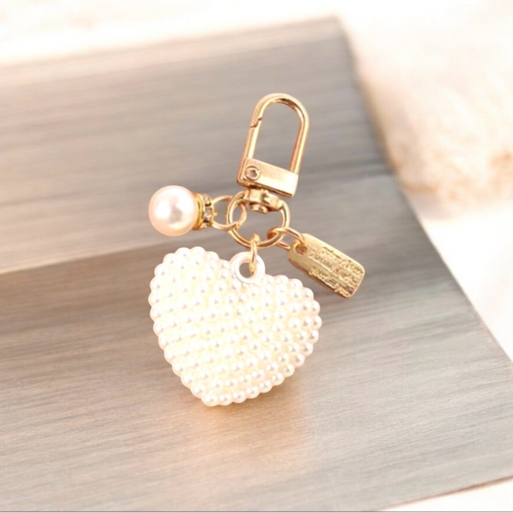 NWT Faux Pearl Heart Beaded Bag Charm or Keychain. Bag and Keys Accessories - Picture 4 of 12